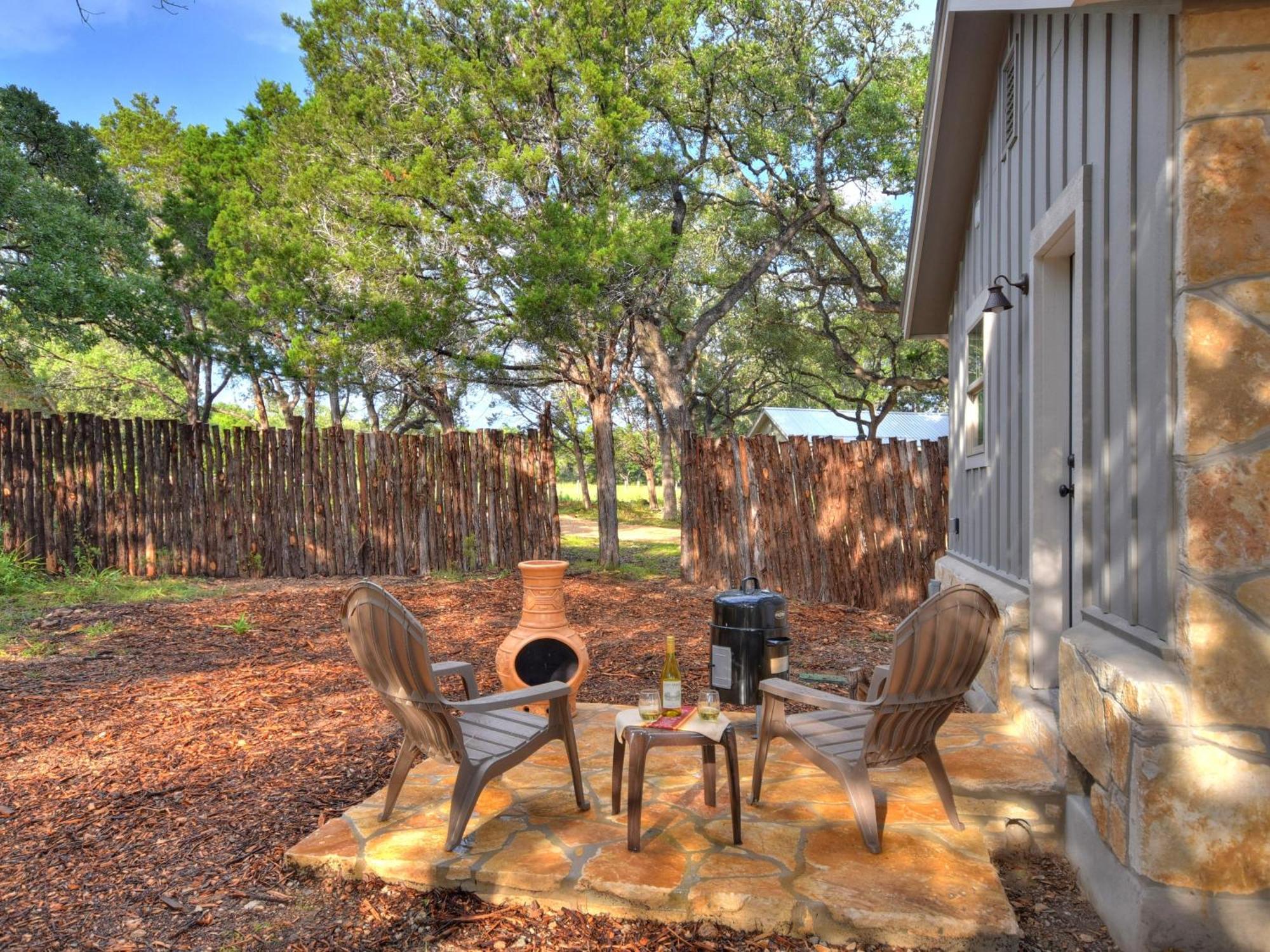 Cabins At Flite Acres - Morning Dove Wimberley Ngoại thất bức ảnh